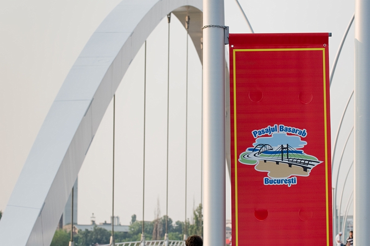 2011_06_18_AME1544.jpg - ASCII