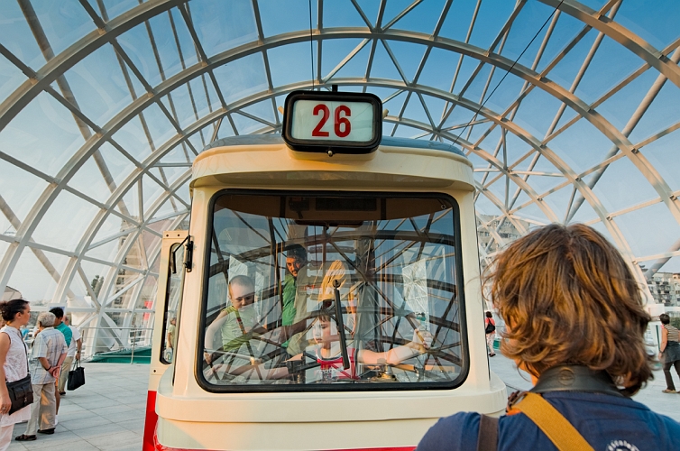 2011_06_18_AME1608.jpg - ASCII